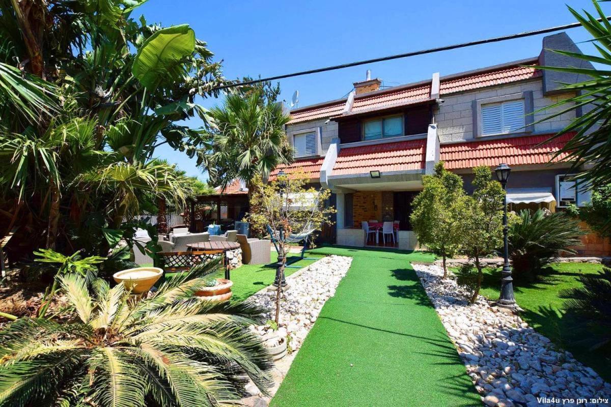 בית הארחה קרוב לכנרת Kefar Hittim Bet Exterior photo
