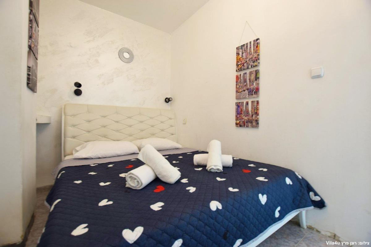 בית הארחה קרוב לכנרת Kefar Hittim Bet Exterior photo